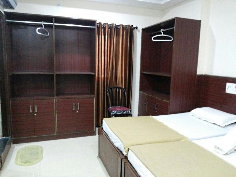 Oyo 11945 Hotel Glory Palace Indore Buitenkant foto