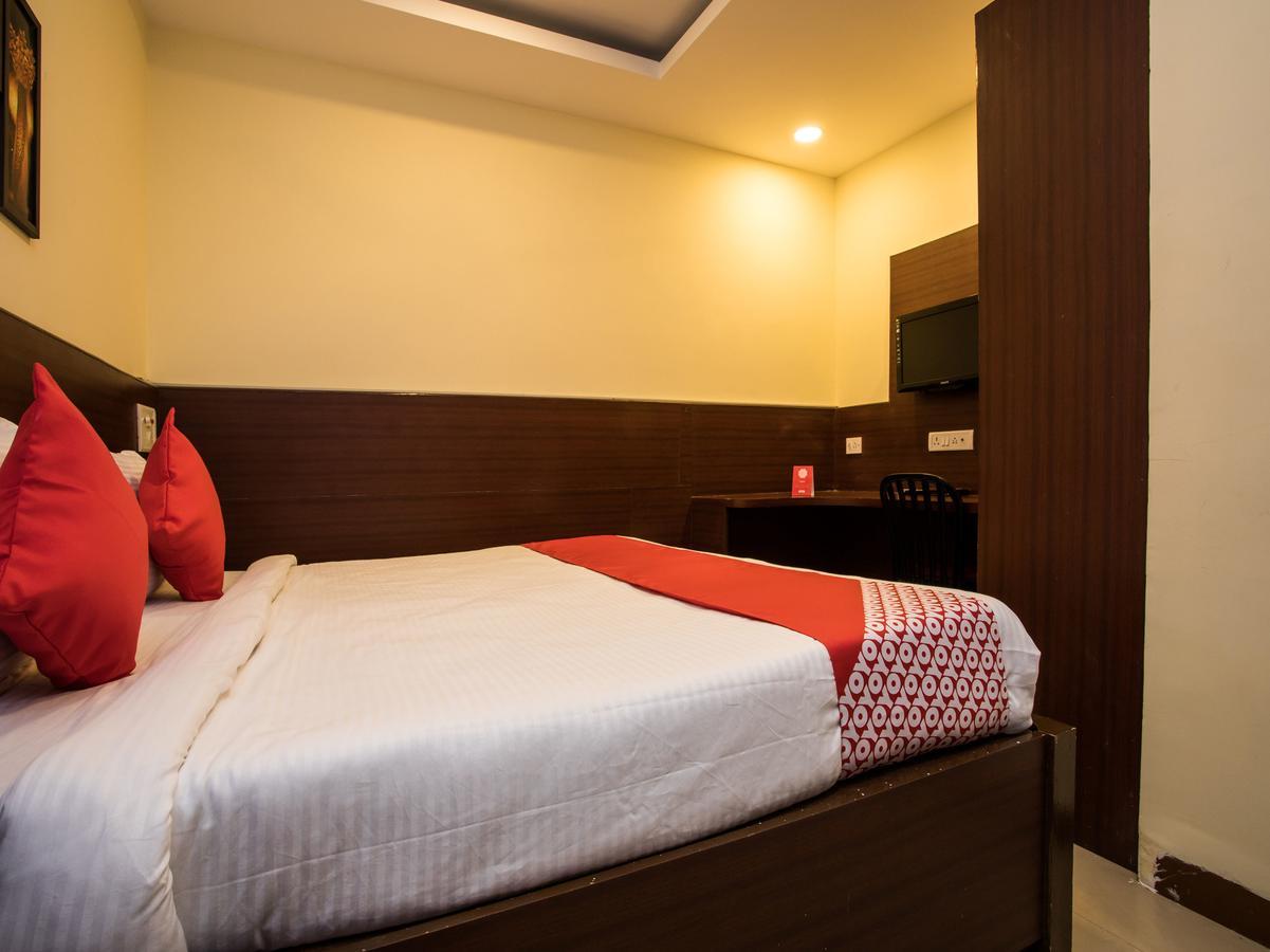 Oyo 11945 Hotel Glory Palace Indore Buitenkant foto