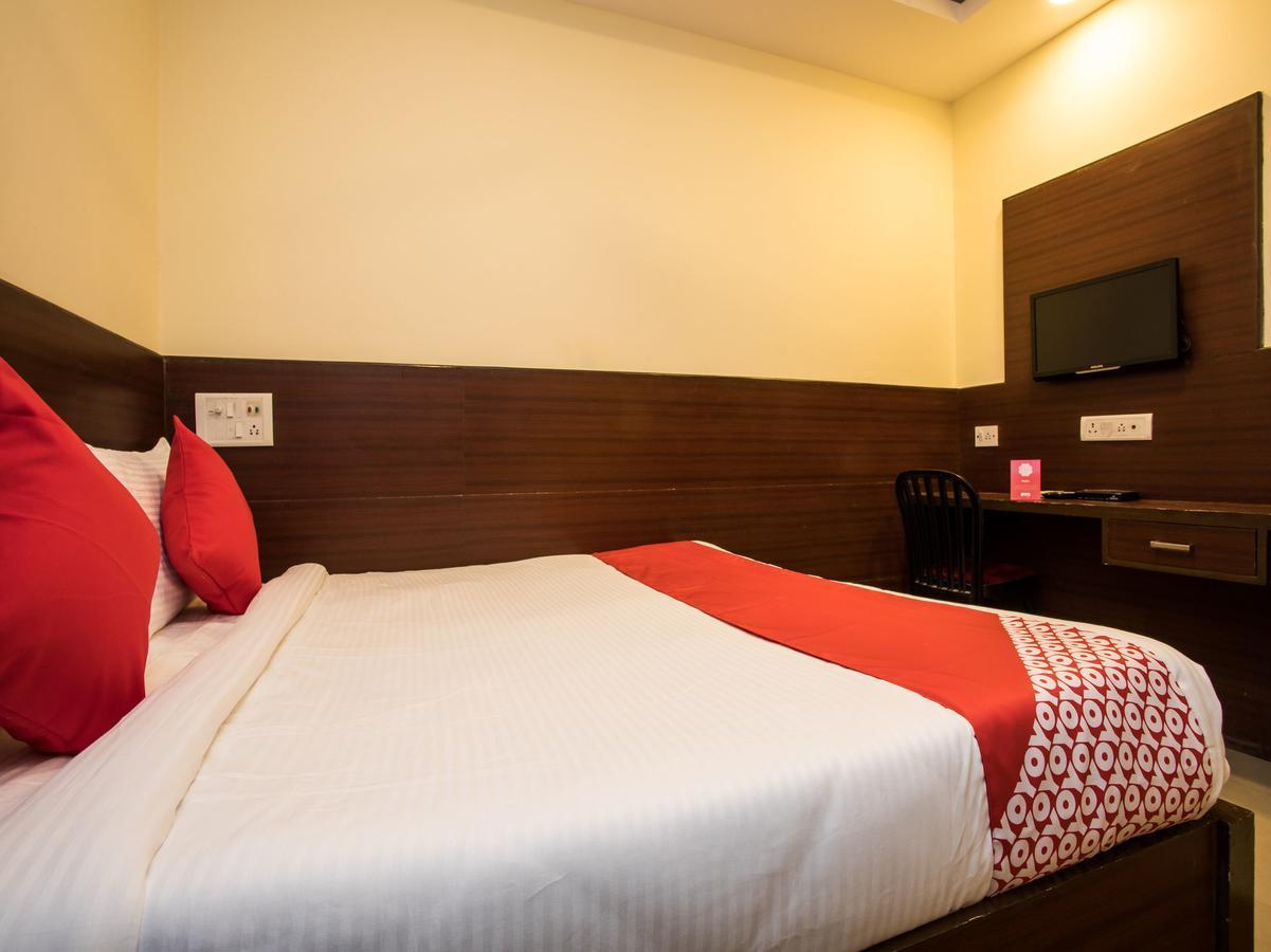 Oyo 11945 Hotel Glory Palace Indore Buitenkant foto