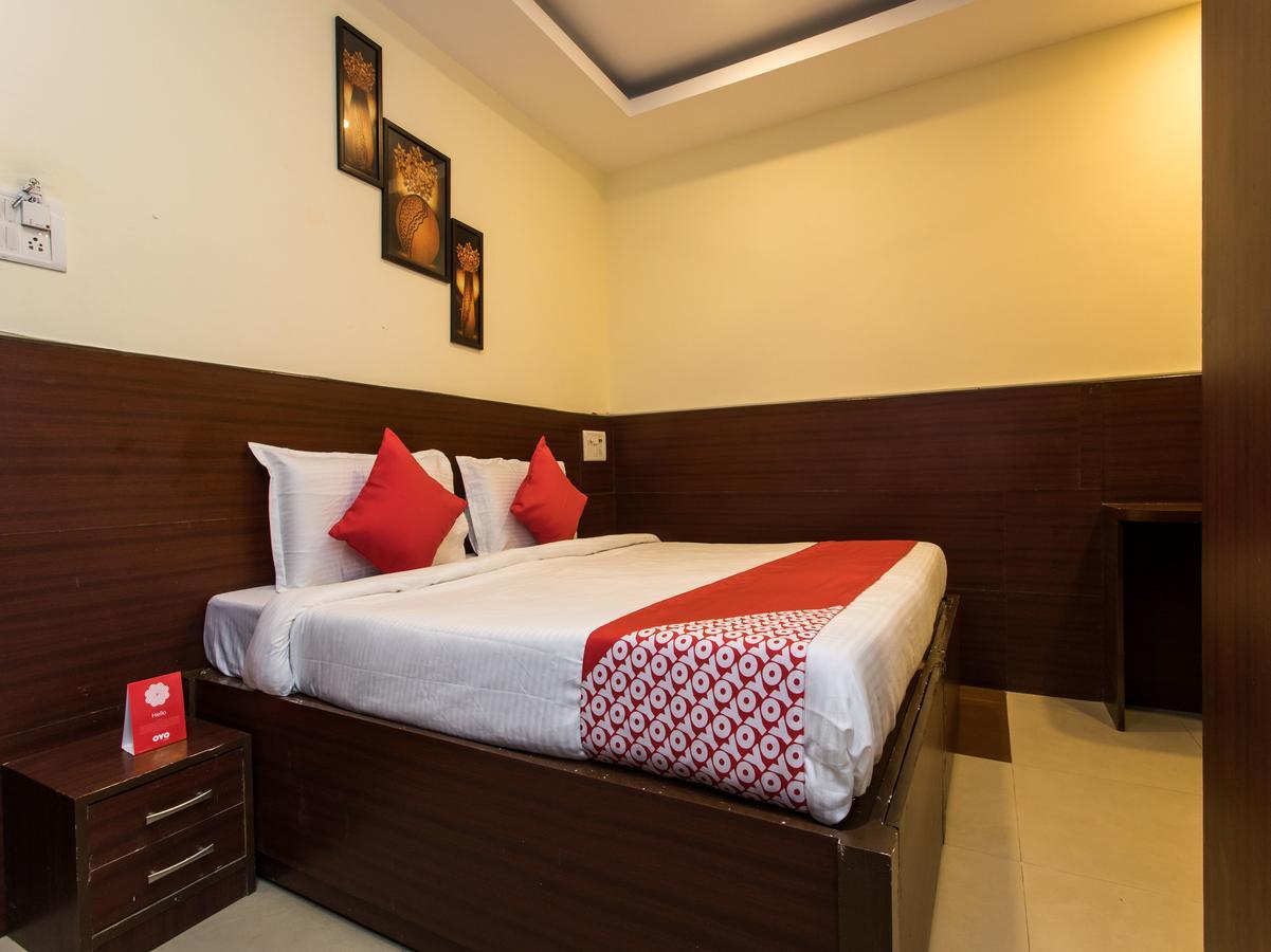 Oyo 11945 Hotel Glory Palace Indore Buitenkant foto